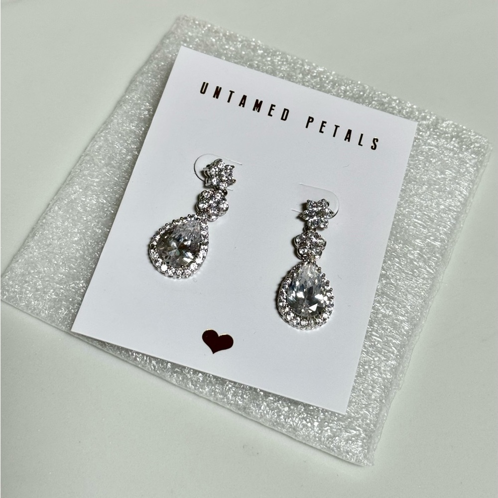 💫 Drop Earrings